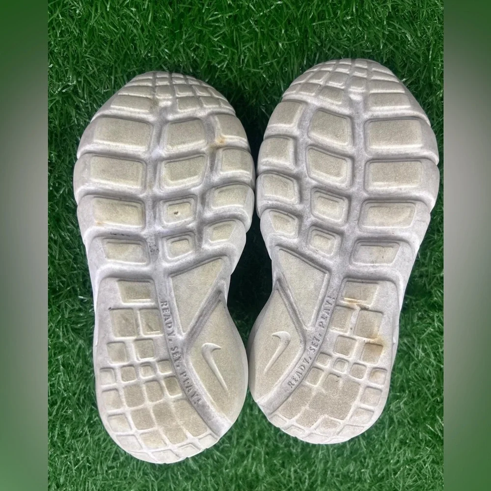 Nike Kids' Flex Runner 2 Sneaker Size 10.5‎ C